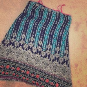 Short mid-length dress with intricate pattern